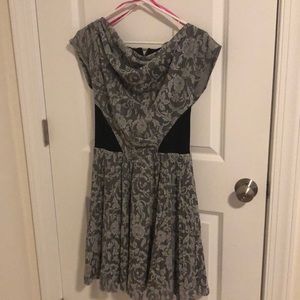 Grey•Black•White floral dress * Flattering!